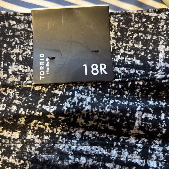 BNWT Torrid Luxe Studio Bootcut Trousers. Size 18R - Picture 5 of 5